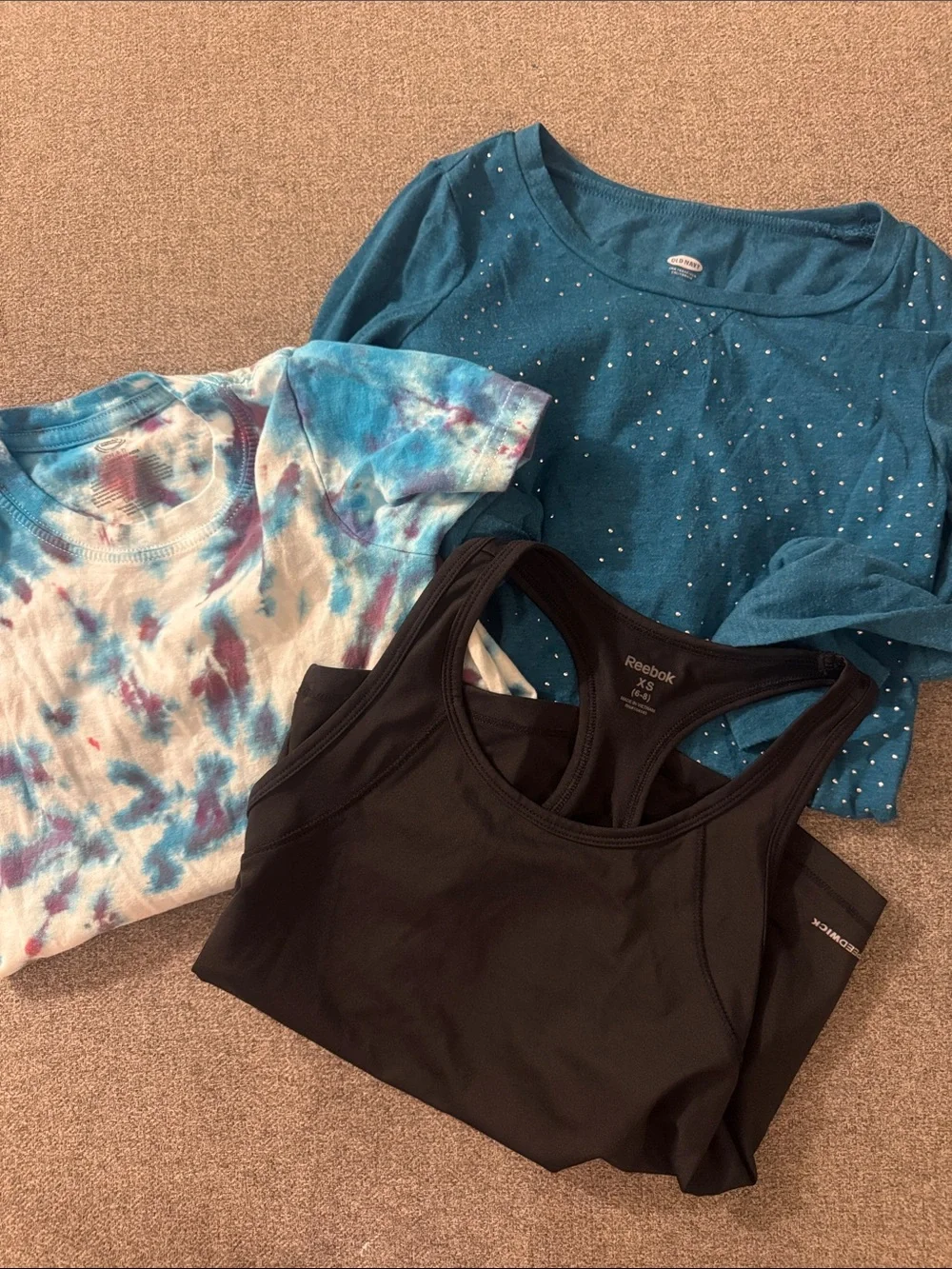 5/$15- Girl’s shirt bundle size small